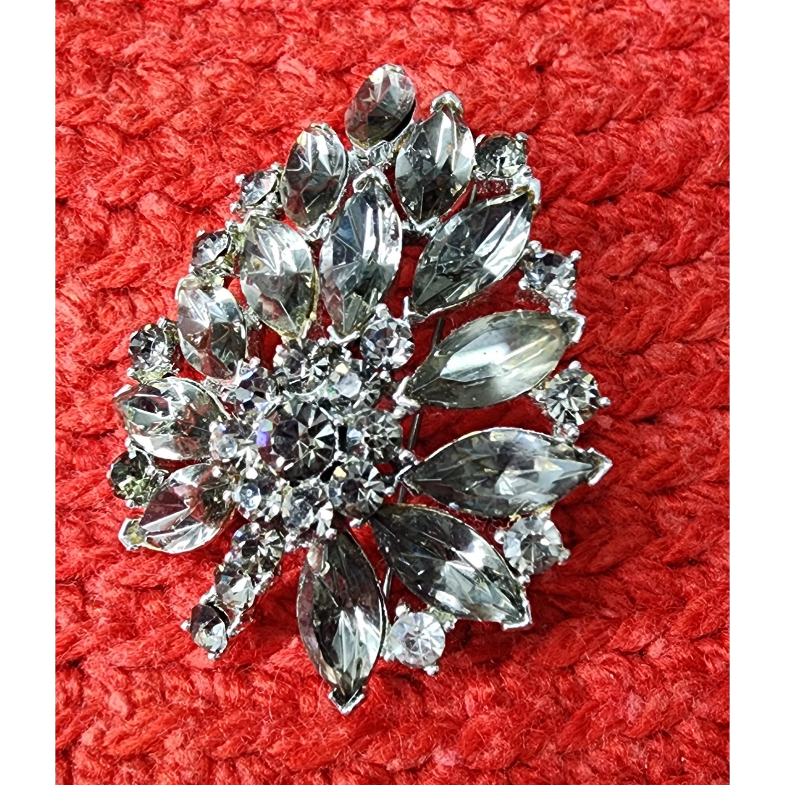 50s Vintage Weiss Lapel Brooch Pin Smokey Grey Rhinestone Silver Hardware 70$
